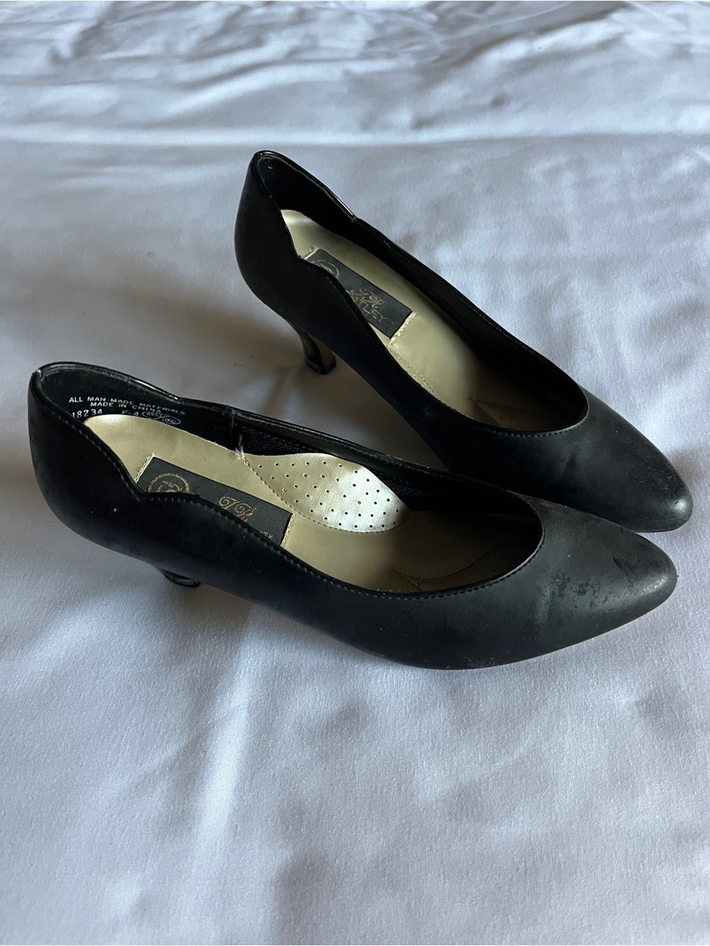 Bentley Black Faux Leather Low Kitten Heel Flex Pointed-Toe Mid Heel Pumps